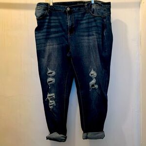 Distressed boyfriend cut jeans very comfortable. Don’t miss out.